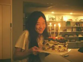 女優チョン・リョウォン、誕生日ケーキを持って笑顔「あたたかい気持ちに感動」