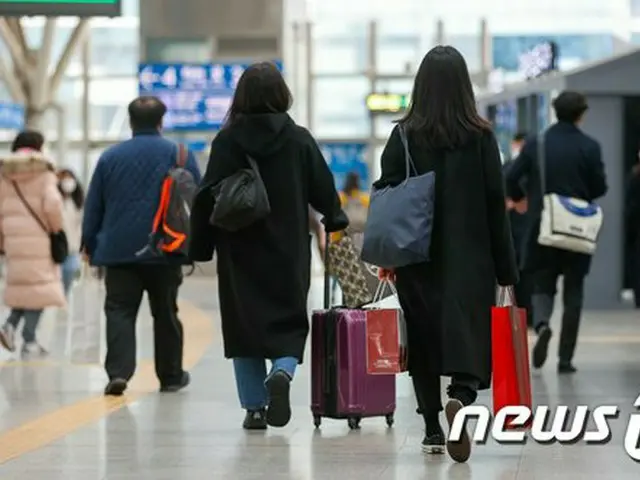 10日、韓国ソウル駅の帰省客の様子（画像提供:wowkorea）