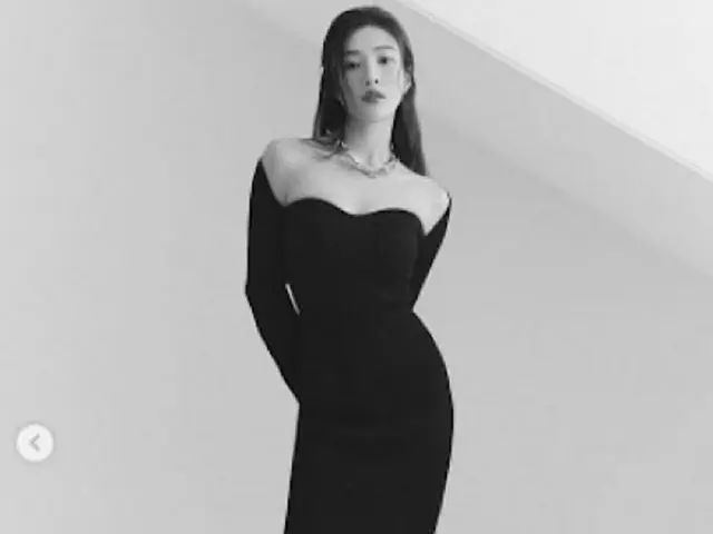 ジョイ（Red Velvet）、体のラインが出るブラックドレスとシューズ（画像提供:wowkorea）