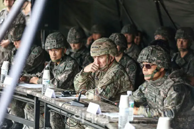 エイブラムス米韓連合司令官と韓国軍指揮部（画像提供:wowkorea）