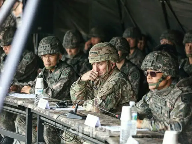 エイブラムス米韓連合司令官と韓国軍指揮部（画像提供:wowkorea）
