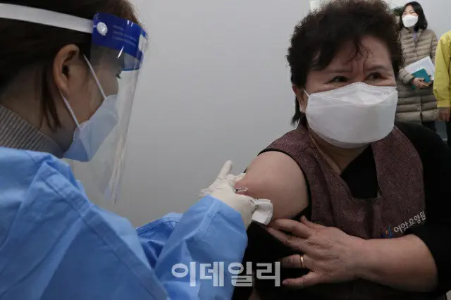 韓国では 4月から75歳以上の高齢者、6月からは満65歳以上の国民に対する新型コロナワクチンの予防接種が開始される（画像提供:wowkorea）
