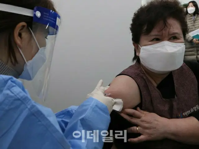 韓国では 4月から75歳以上の高齢者、6月からは満65歳以上の国民に対する新型コロナワクチンの予防接種が開始される（画像提供:wowkorea）