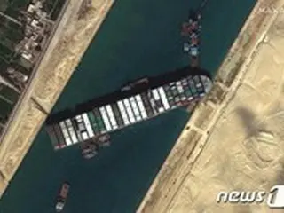 スエズ運河で座礁したコンテナ船、本日（29日）浮上始まる…全体の状況収拾には約3.5日かかる模様
