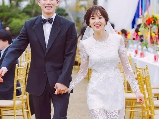 女優ユン・スンアと夫で俳優のキム・ムヨル、もう6回目の結婚記念日…6年前も素敵なカップル（画像提供:wowkorea）