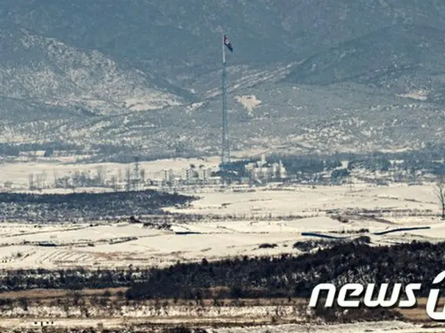 38ノース「北朝鮮新浦造船所でSLBM試験用バージ船の移動を確認」（画像提供:wowkorea）
