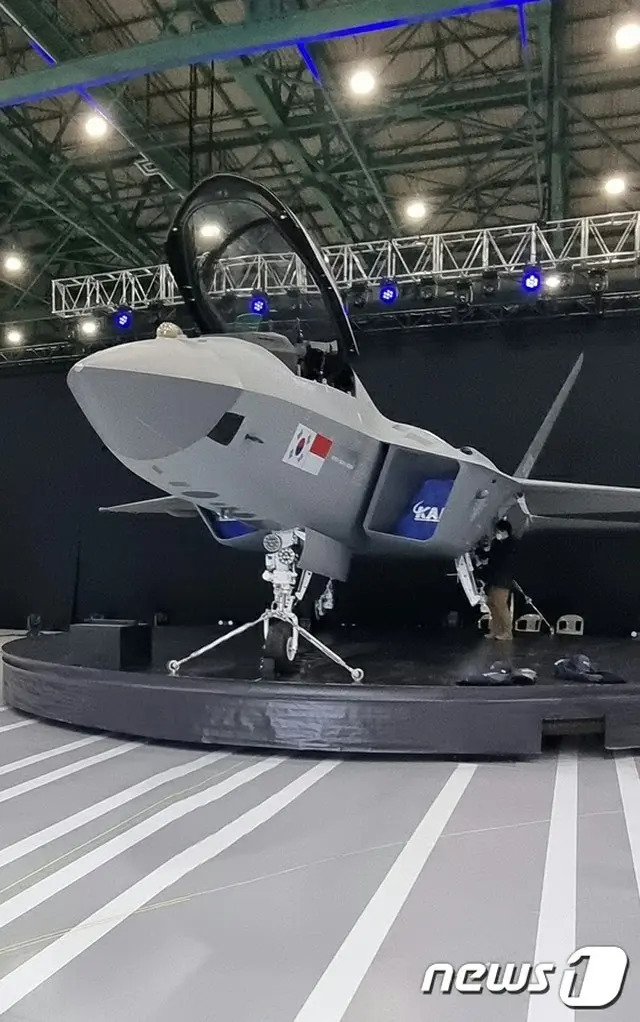 韓国「国産戦闘機」の試作機出庫式を開催…「地上テスト」などを経て26年までに開発完了方針（画像提供:wowkorea）