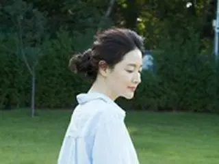 女優イ・ヨンエ、並びのない独歩的な清純さ…最強の肌美人