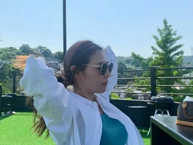 女優イ・ヨニ、名品鼻筋+Vラインのフェイスライン…グラビアのような日常（画像提供:wowkorea）