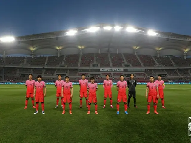 「故ユ・サンチョル監督追悼」韓国サッカー代表チーム、スリランカ戦で黒リボン着用（画像提供:wowkorea）