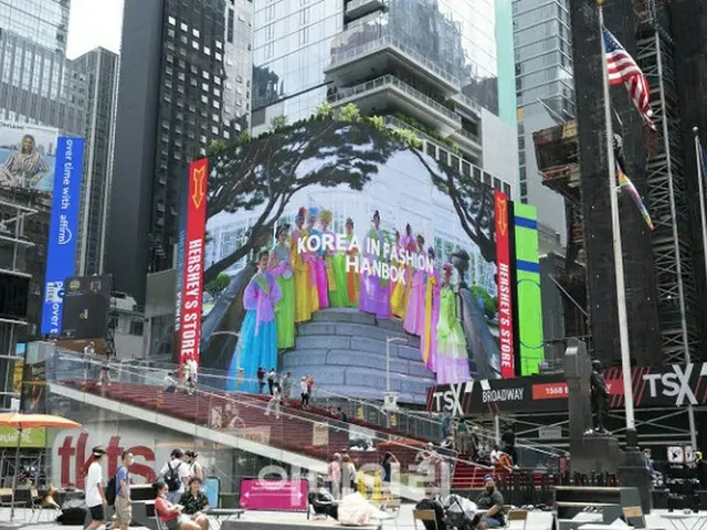 米ニューヨークのタイムズスクエアで映し出されている「韓国文化遺産訪問キャンペーン」の広告（画像提供:wowkorea）