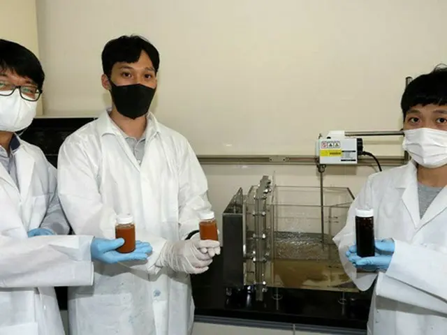 韓国原子力研究院 解体技術研究部のキム・イルグク博士（真ん中）の研究チーム（画像提供:wowkorea）