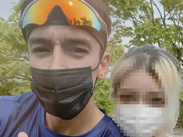 俳優兼モデルのジュリアン・カン、19歳年下の恋人と破局説?(画像提供:wowkorea)