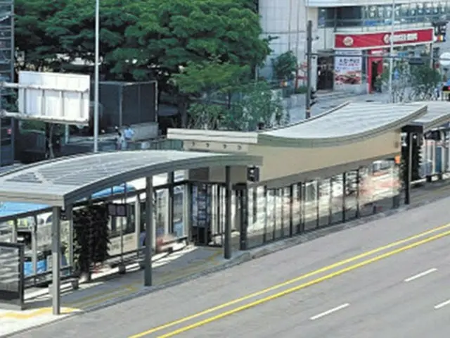 ソウル市、未来型中央バス停留所「スマートシェルター」10か所を開通（画像提供:wowkorea）