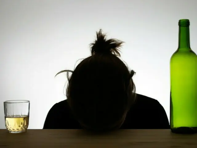 不安で憂うつな20代、アルコールに頼ろうとしてはダメ＝韓国報道（画像提供:wowkorea）