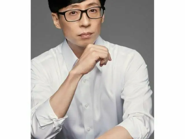 “韓国の国民的MC”ユ・ジェソク、Antenna移籍後新プロフィール写真を公開…きりっとカリスマなまなざしも披露（画像提供:wowkorea）