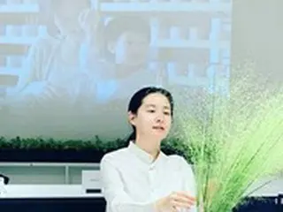 女優イ・ヨンエ、優雅な日常公開 「花との生活」