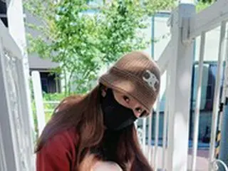 女優イ・シヨン、パーカーに高級ブランドの帽子をマッチさせ近況ショットを公開