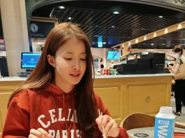 米リメイク作品出演で注目の女優イ・シヨン、海鮮盛りだくさんの夕食メニューを公開（画像提供:wowkorea）