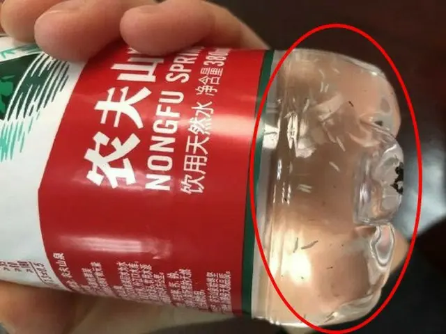 中国で販売のミネラルウォーター密閉ボトルに「ウジ虫混入」か…SNSに投稿された衝撃写真＝韓国報道＝韓国報道（画像提供:wowkorea）