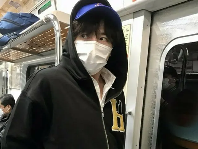 “アジアのプリンス”チャン・グンソク、韓国の地下鉄に？…「とても忙しい現代社会」（画像提供:wowkorea）
