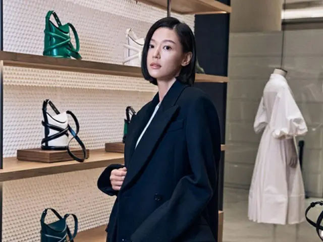 女優チョン・ジヒョンがブランド店に登場……洗練された美しさを披露（画像提供:wowkorea）