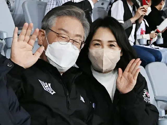 韓国与党の李在明大統領選候補、夫人と「韓国シリーズ」を観戦（画像提供:wowkorea）
