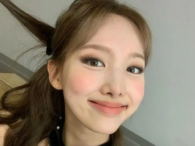 「TWICE」ナヨン、まるで”ラブリーな動く人形”…MBC「ショー!音楽中心」認証ショット公開(画像提供:wowkorea)