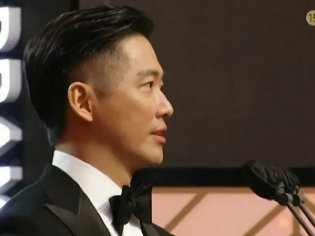 俳優ナムグン・ミン、「MBC演技大賞」大賞の栄誉に涙で感想…「恋人チン・アルム、そばにいてくれてありがとう愛している」 （画像提供:wowkorea）