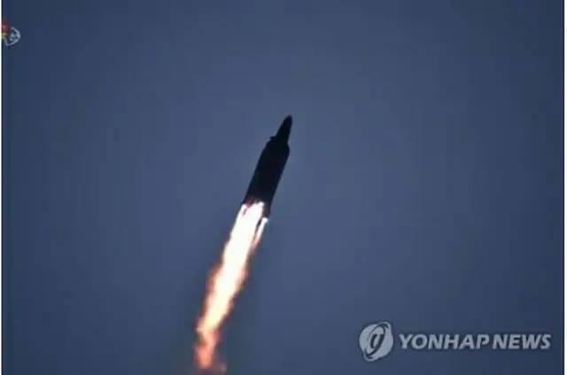 北朝鮮の朝鮮中央テレビは12日、前日行われた極超音速ミサイル発射の様子を報じた（朝鮮中央テレビの映像より）＝（聯合ニュース）≪転載・転用禁止≫