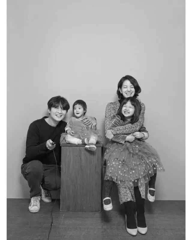 “イ・ジェハク（元Loveholics）の妻”秋葉里枝、家族写真を公開（画像提供:wowkorea）