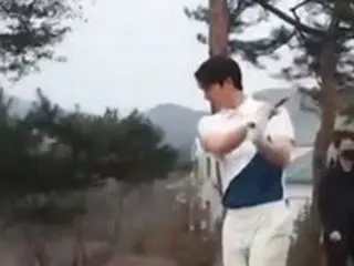 俳優コン・ユ、ゴルフをする姿もかっこいい…圧倒的なフィジカルを披露