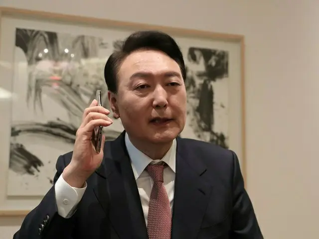 韓国次期大統領選挙に当選した尹錫悦氏が、バイデン大統領と通話している様子（画像提供:wowkorea）