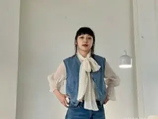 女優キム・ボラ、ラブリーで斬新なデニムファッション