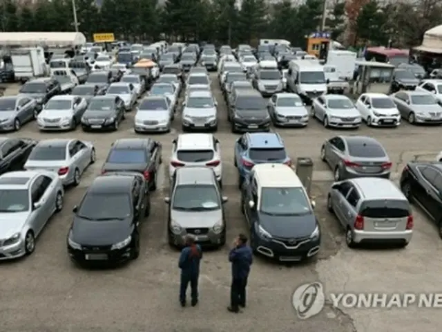 ソウル市内の中古車売買市場＝１７日、ソウル（聯合ニュース）