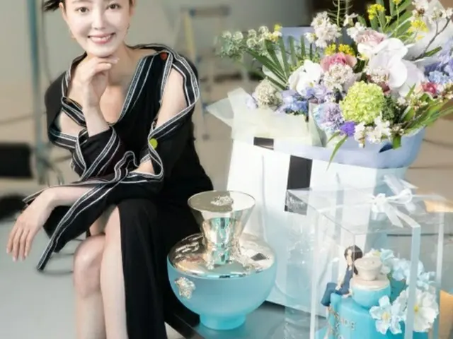女優イ・セヨン、個性的なドレスも清純美で完璧な着こなし…華やかな女優オーラを披露（画像提供:wowkorea）