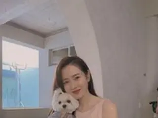 女優ソン・イェジン、ヒョンビンとの挙式に愛犬が出席し話題に…コン・ヒョジンに抱っこされ“ママ”を見守る姿