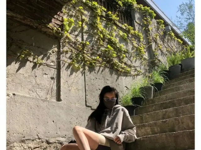 女優ハン・ヒョジュ、座っていても脚の長さが目立つ”身長172cmの脚線美”（画像提供:wowkorea）