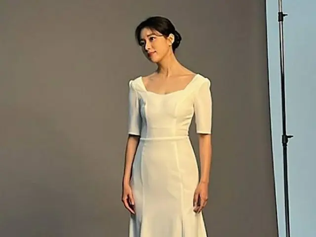 女優ハン・ヒョジュ、真っ白なドレスも韓服もよく似合う…「クレイジー衣装着こなし力」（画像提供:wowkorea）