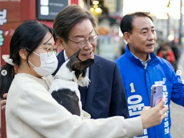 共に民主党常任顧問の李在明氏、仁川訪問での女児に対する行動が物議「無理に押した」のか「押し寄せる人から保護」なのか=韓国報道(画像提供:wowkorea)