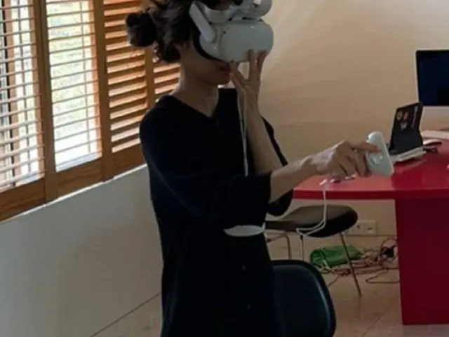 コン・ヒョジン、VRゲームに夢中…トップ女優の意外な週末の過ごし方に「何に没入してるの？」（画像提供:wowkorea）