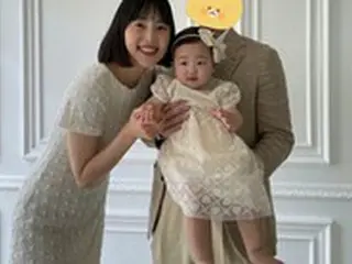 女優ハン・ジヘ、育児奮闘中”メンタル崩壊”ママも写真は笑顔で…娘ユンスルちゃんの1歳の誕生日記念撮影現場公開
