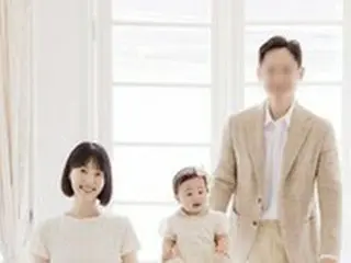 女優ハン・ジヘ、検事の夫＆愛娘との家族写真を公開