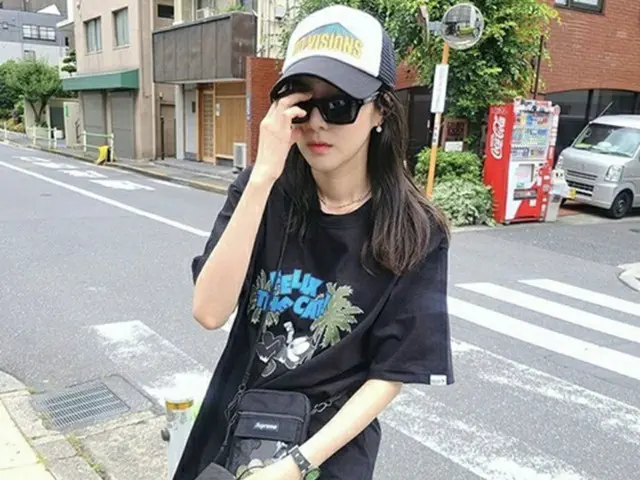 DARA（元2NE1）、“ストリートスタイル”の奇抜ファッションで街を歩く1（画像提供:wowkorea）