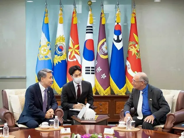 韓国の李鐘燮国防相は17日、米外交政策協会（AFPC）代表団の一行と面談した（画像提供:wowkorea）