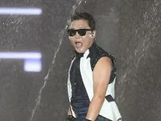 歌手PSY、「すぶぬれショー」で水をまけないかも？…韓国防疫当局「控えてほしい」