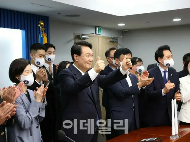 2回目のヌリ号発射の成功を祝う韓国大統領（画像提供:wowkorea）
