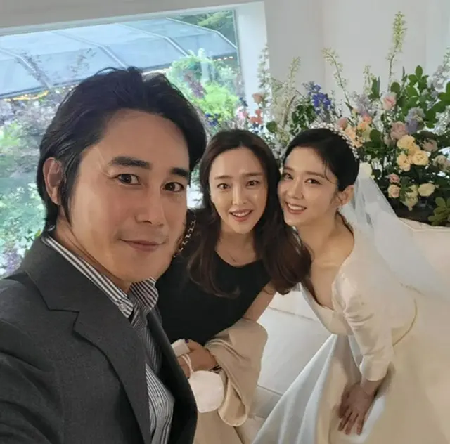 俳優チョン・テウ、妻と女優チャン・ナラの結婚式へ参席…夫の名前を公開？（画像提供:wowkorea）