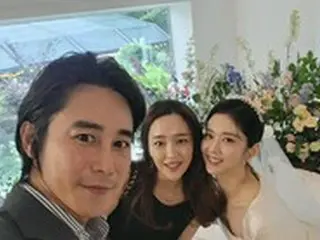 俳優チョン・テウ、妻と女優チャン・ナラの結婚式へ参席…夫の名前を公開？