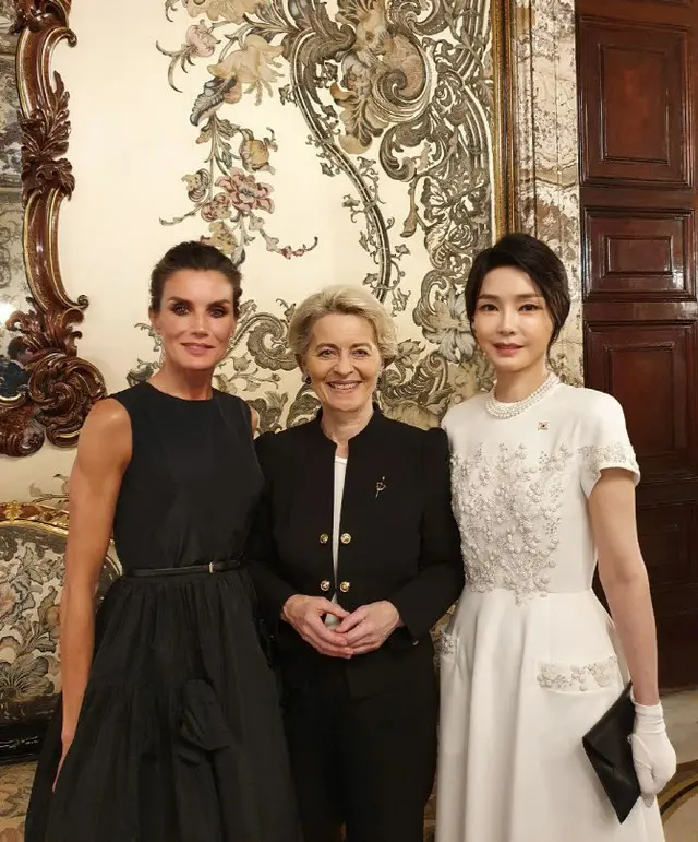 キム・ゴンヒ夫人、「お姉さんたち」に続き「私たち同い年」...スペイン王妃との出会い（画像提供:wowkorea）